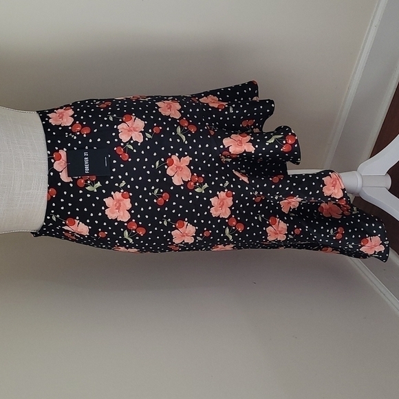 NWT FOREVER 21 Satin Floral Print skirt *NEW* - Picture 5 of 6